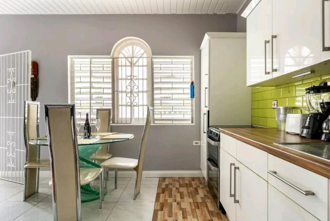 Sleek 4Ppl Apartment, Pool, Parking, Gated, Cctv & Wifi Ocho Rios Giamaica